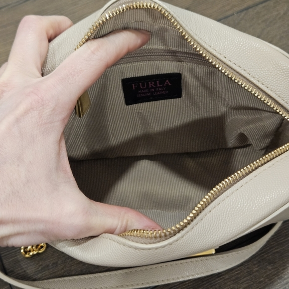 Furla Brava Cream Croasbody Camera Bag - Picture 11 of 16